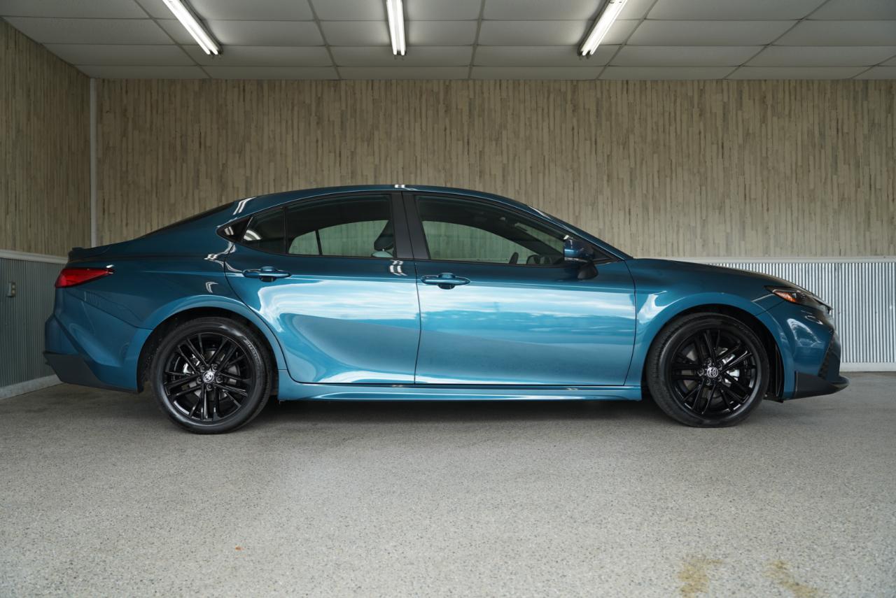 Toyota Camry SE 2025