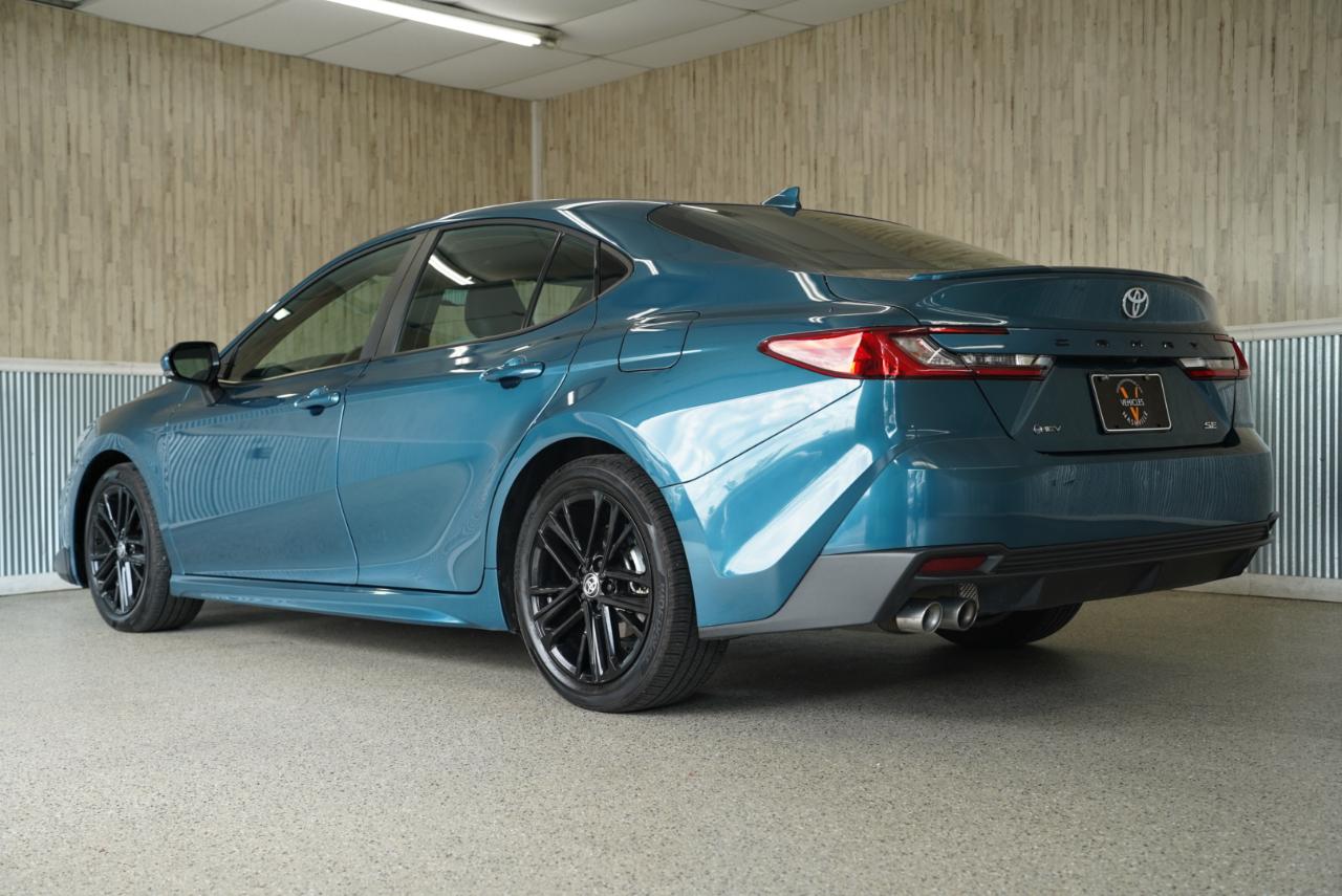 Toyota Camry SE 2025