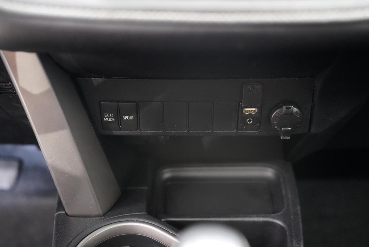 Toyota RAV4 FWD 4dr XLE (Natl) 2016