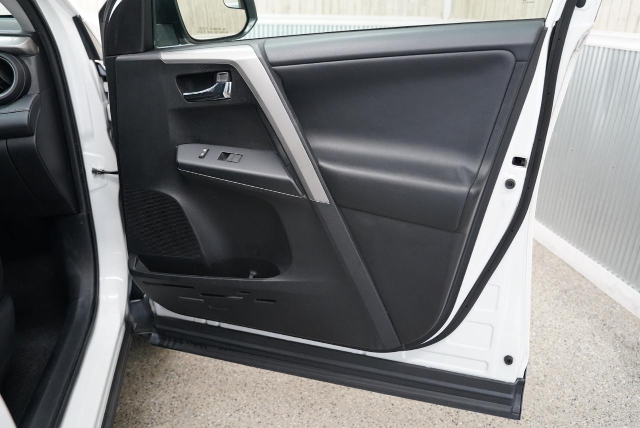 Toyota RAV4 FWD 4dr XLE (Natl) 2016