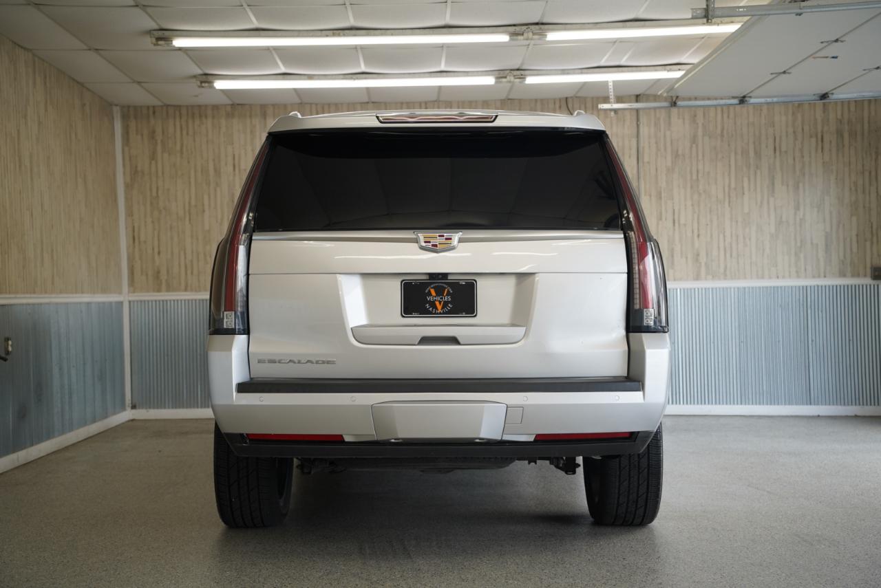 Cadillac Escalade 4WD 4dr Luxury 2019