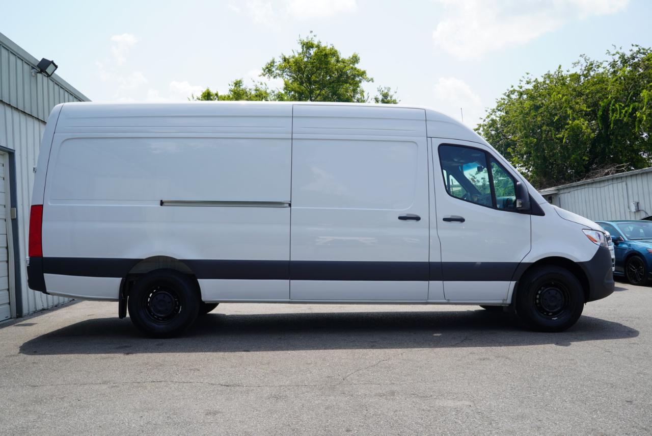 Mercedes-Benz Sprinter Cargo Van 2500 High Roof I4 Diesel 170" RWD 2025