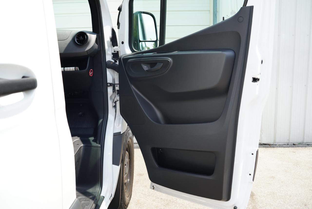 Mercedes-Benz Sprinter Cargo Van 2500 High Roof I4 Diesel 170" RWD 2025