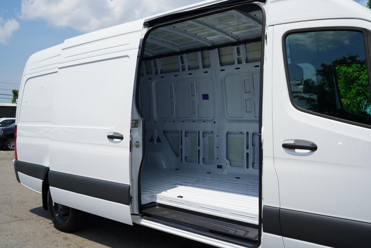 Mercedes-Benz Sprinter Cargo Van 2500 High Roof I4 Diesel 170" RWD 2025