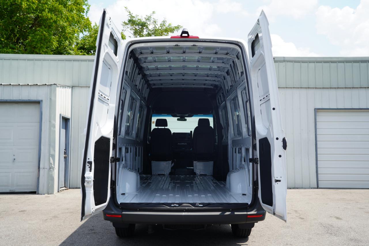 Mercedes-Benz Sprinter Cargo Van 2500 High Roof I4 Diesel 170" RWD 2025