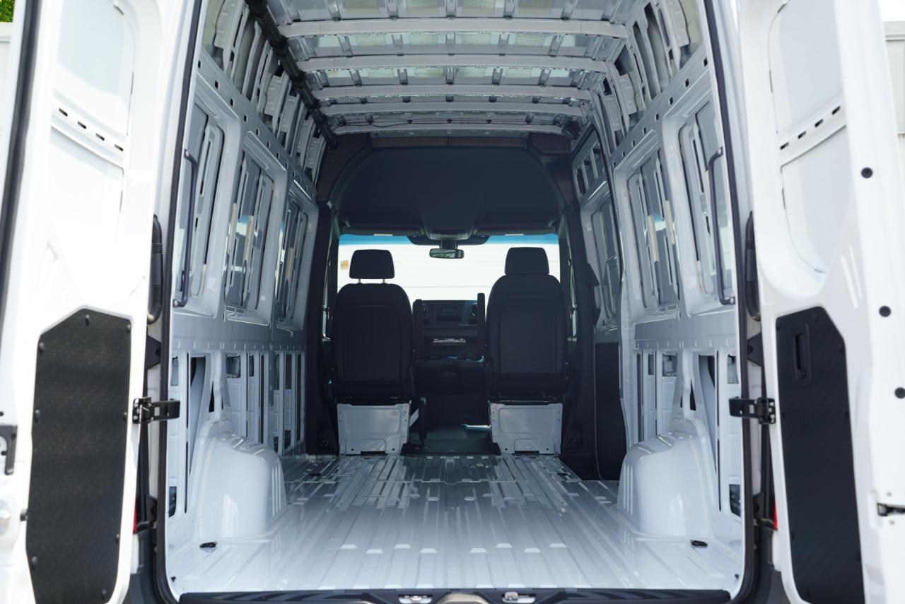 Mercedes-Benz Sprinter Cargo Van 2500 High Roof I4 Diesel 170" RWD 2025