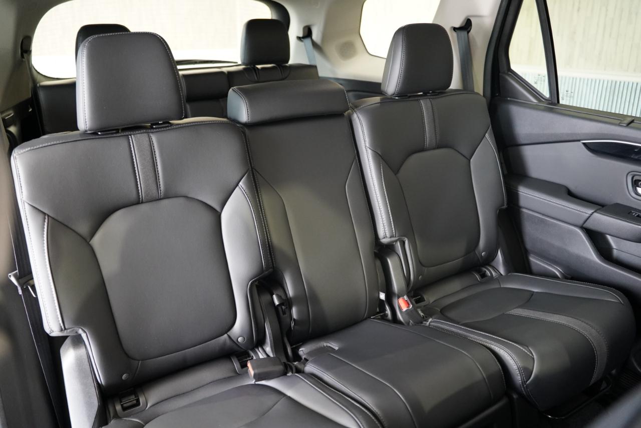 Honda Pilot Touring 2WD 2025