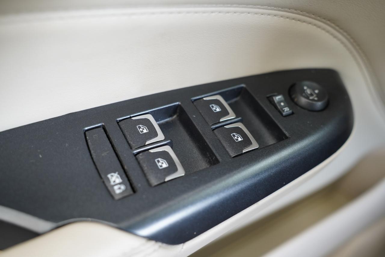 Cadillac SRX FWD 4dr Luxury Collection 2015