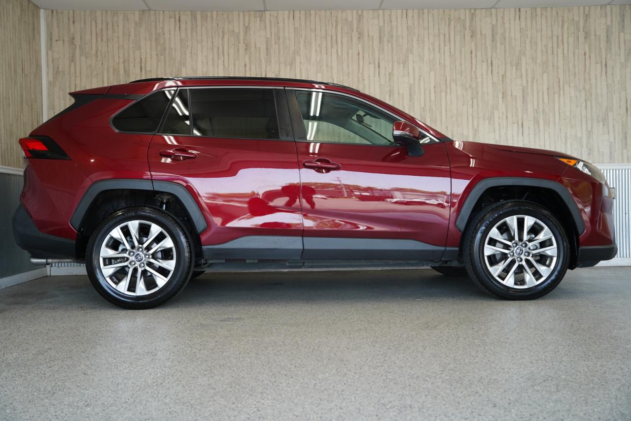 Toyota RAV4 XLE Premium FWD (Natl) 2019