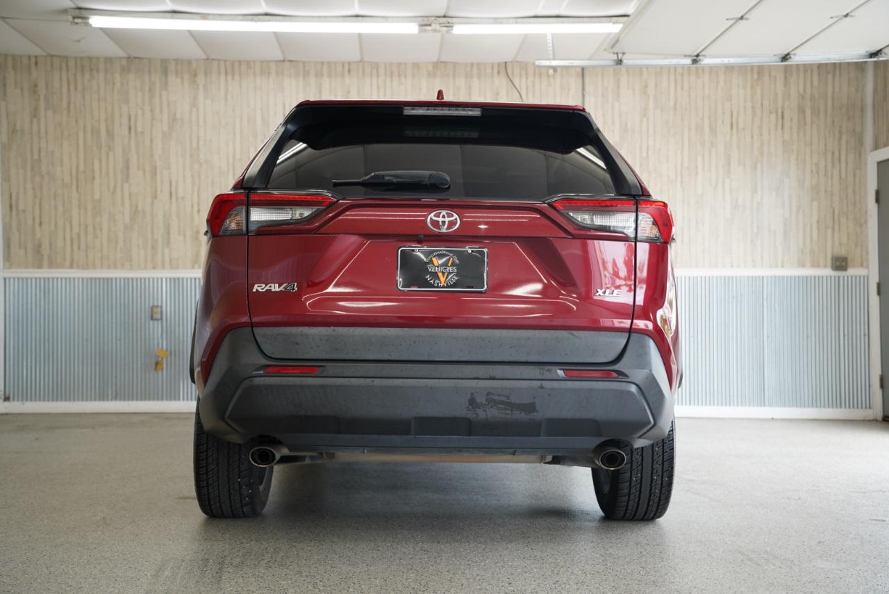 Toyota RAV4 XLE Premium FWD (Natl) 2019