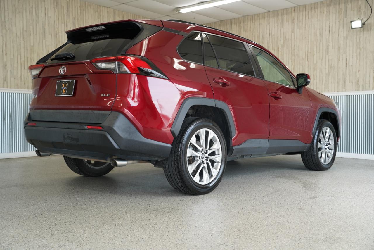 Toyota RAV4 XLE Premium FWD (Natl) 2019