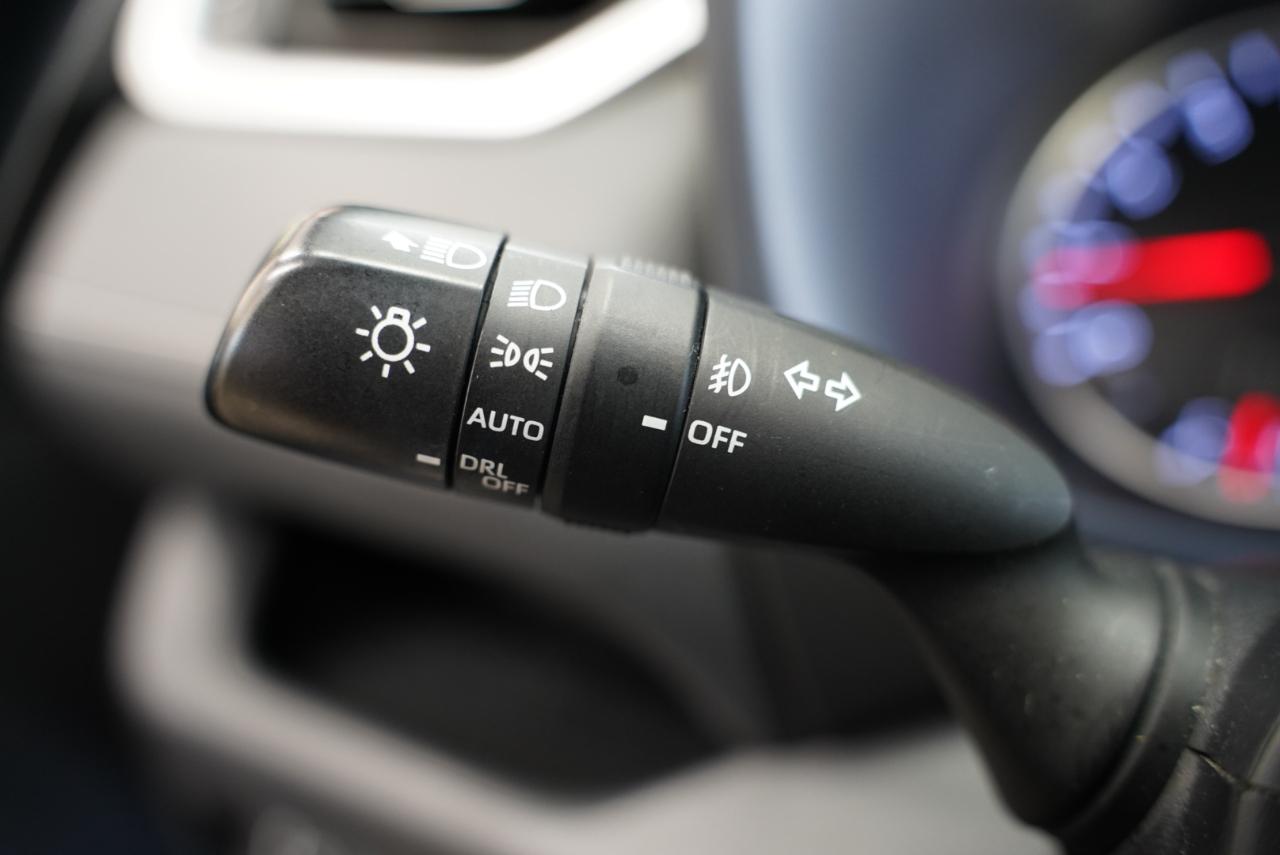 Toyota RAV4 XLE Premium FWD (Natl) 2019