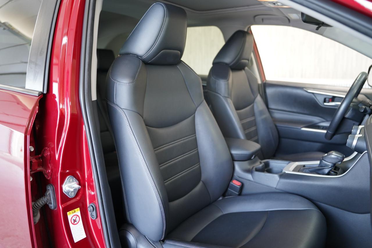 Toyota RAV4 XLE Premium FWD (Natl) 2019