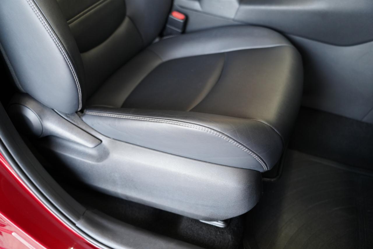 Toyota RAV4 XLE Premium FWD (Natl) 2019