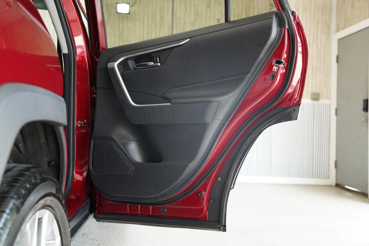 Toyota RAV4 XLE Premium FWD (Natl) 2019