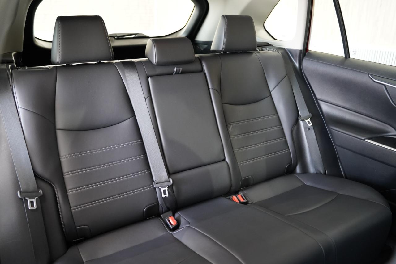 Toyota RAV4 XLE Premium FWD (Natl) 2019