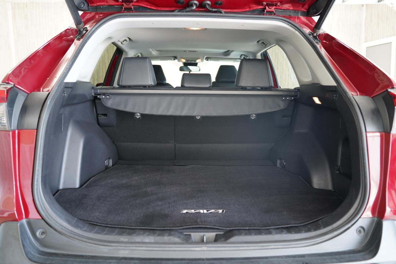 Toyota RAV4 XLE Premium FWD (Natl) 2019