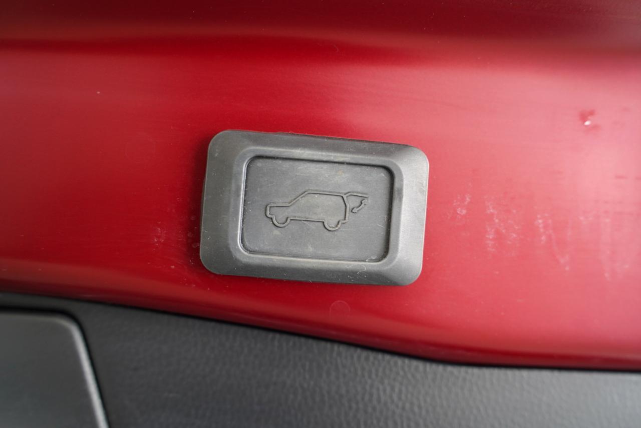 Toyota RAV4 XLE Premium FWD (Natl) 2019