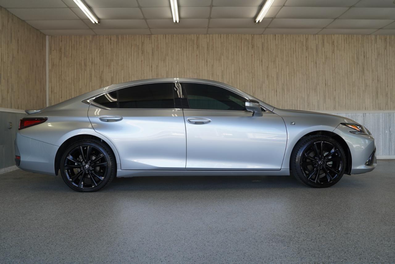 Lexus ES ES 300h FWD 2024