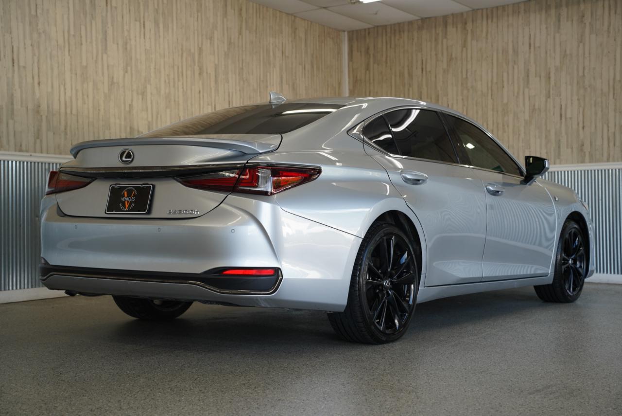 Lexus ES ES 300h FWD 2024