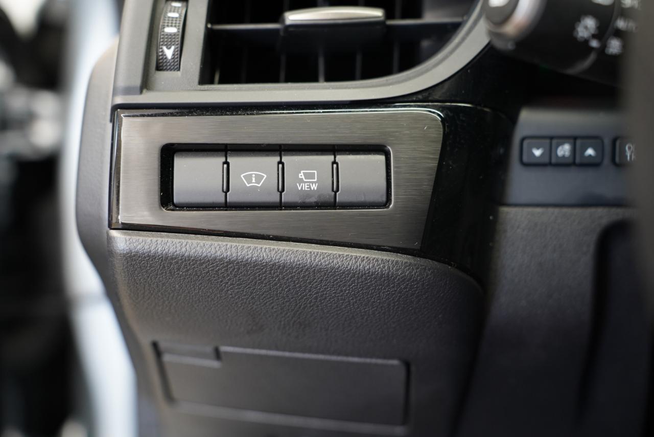 Lexus ES ES 300h FWD 2024