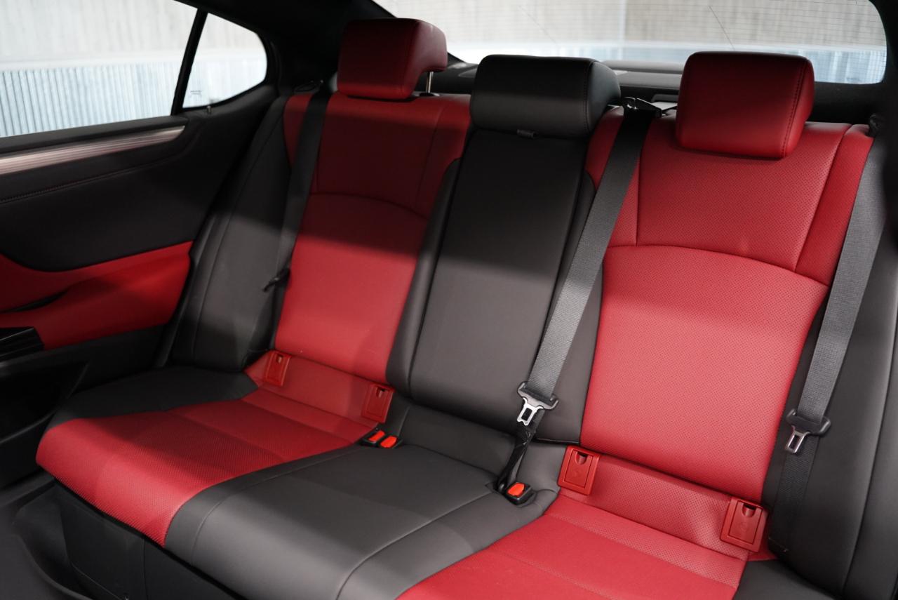 Lexus ES ES 300h FWD 2024