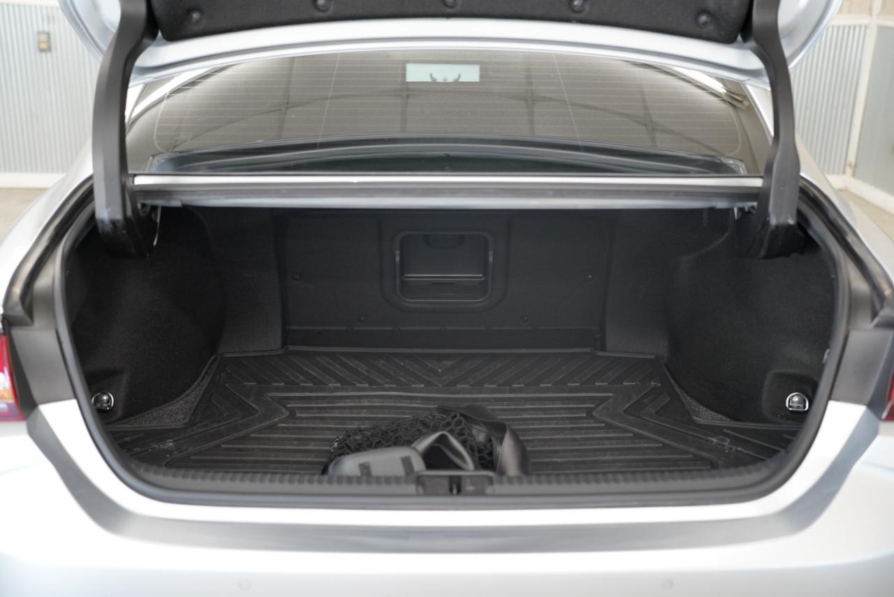 Lexus ES ES 300h FWD 2024