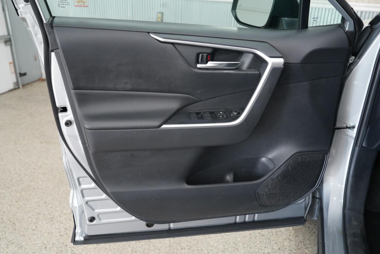Toyota RAV4 Hybrid XLE AWD (Natl) 2019