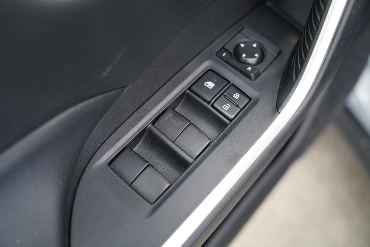 Toyota RAV4 Hybrid XLE AWD (Natl) 2019
