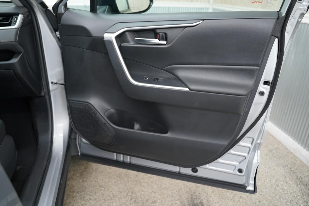 Toyota RAV4 Hybrid XLE AWD (Natl) 2019