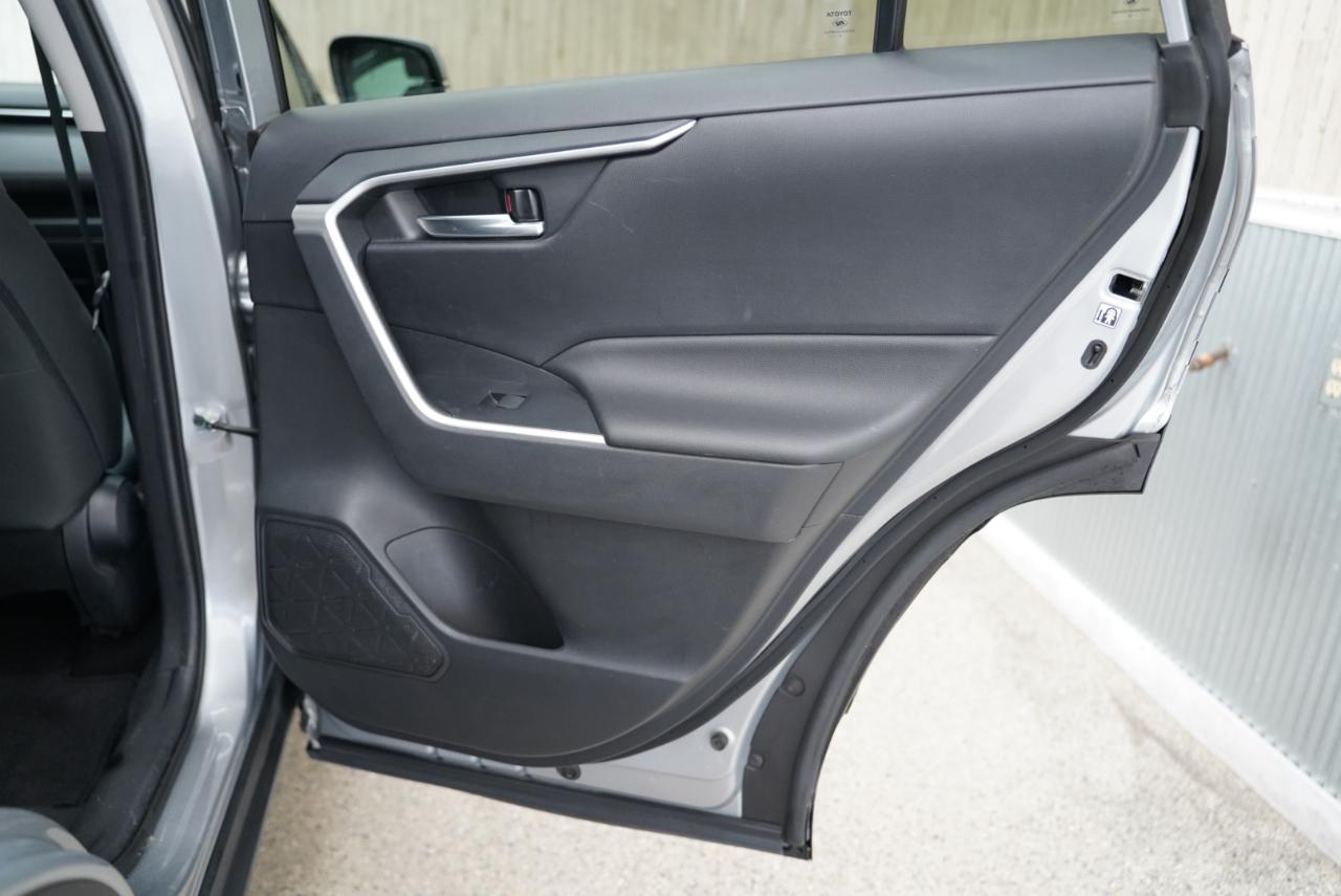 Toyota RAV4 Hybrid XLE AWD (Natl) 2019