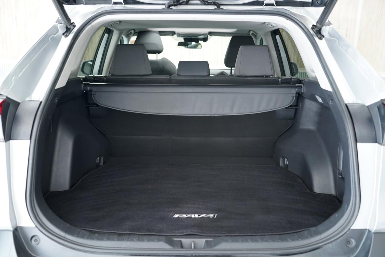 Toyota RAV4 Hybrid XLE AWD (Natl) 2019