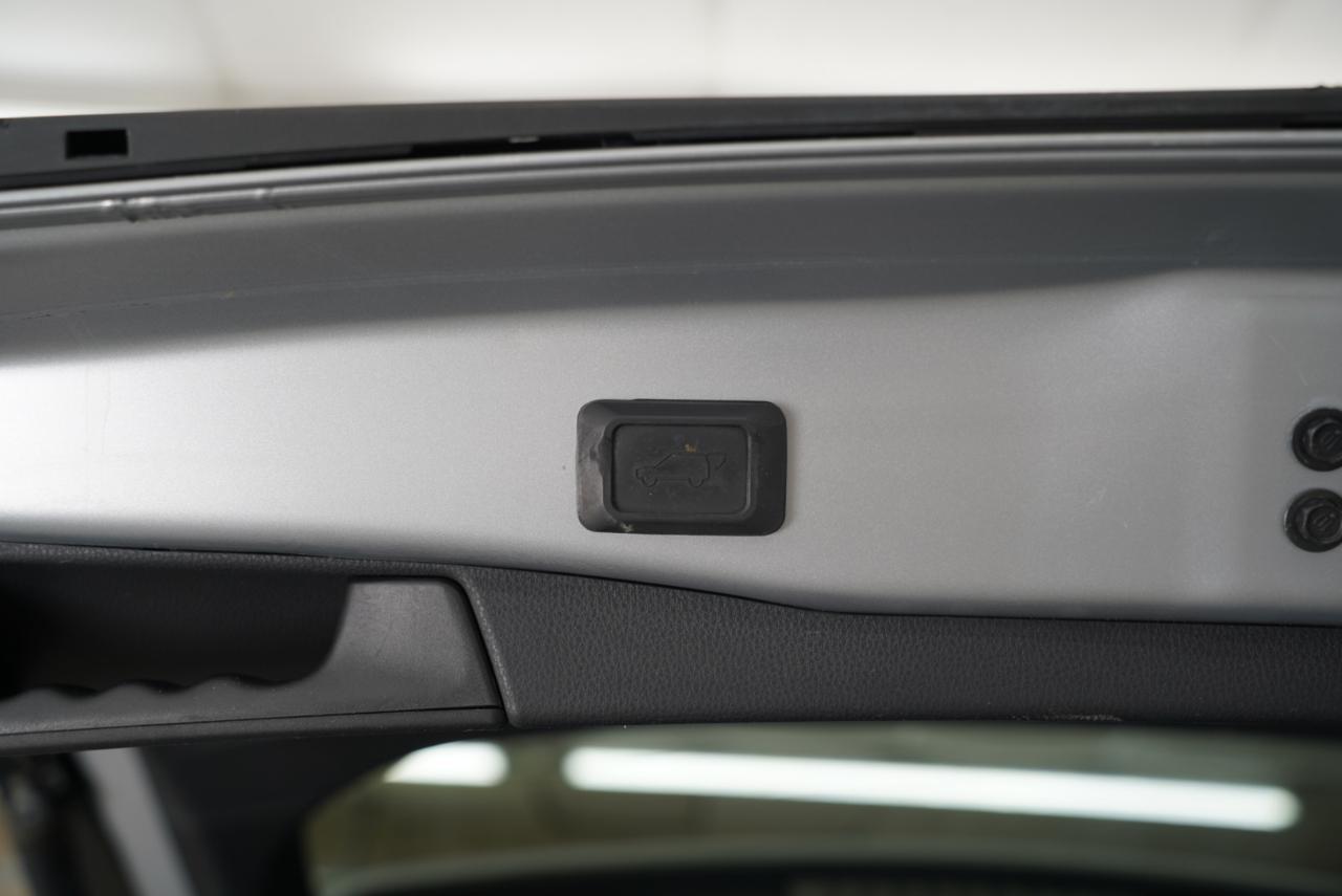 Toyota RAV4 Hybrid XLE AWD (Natl) 2019