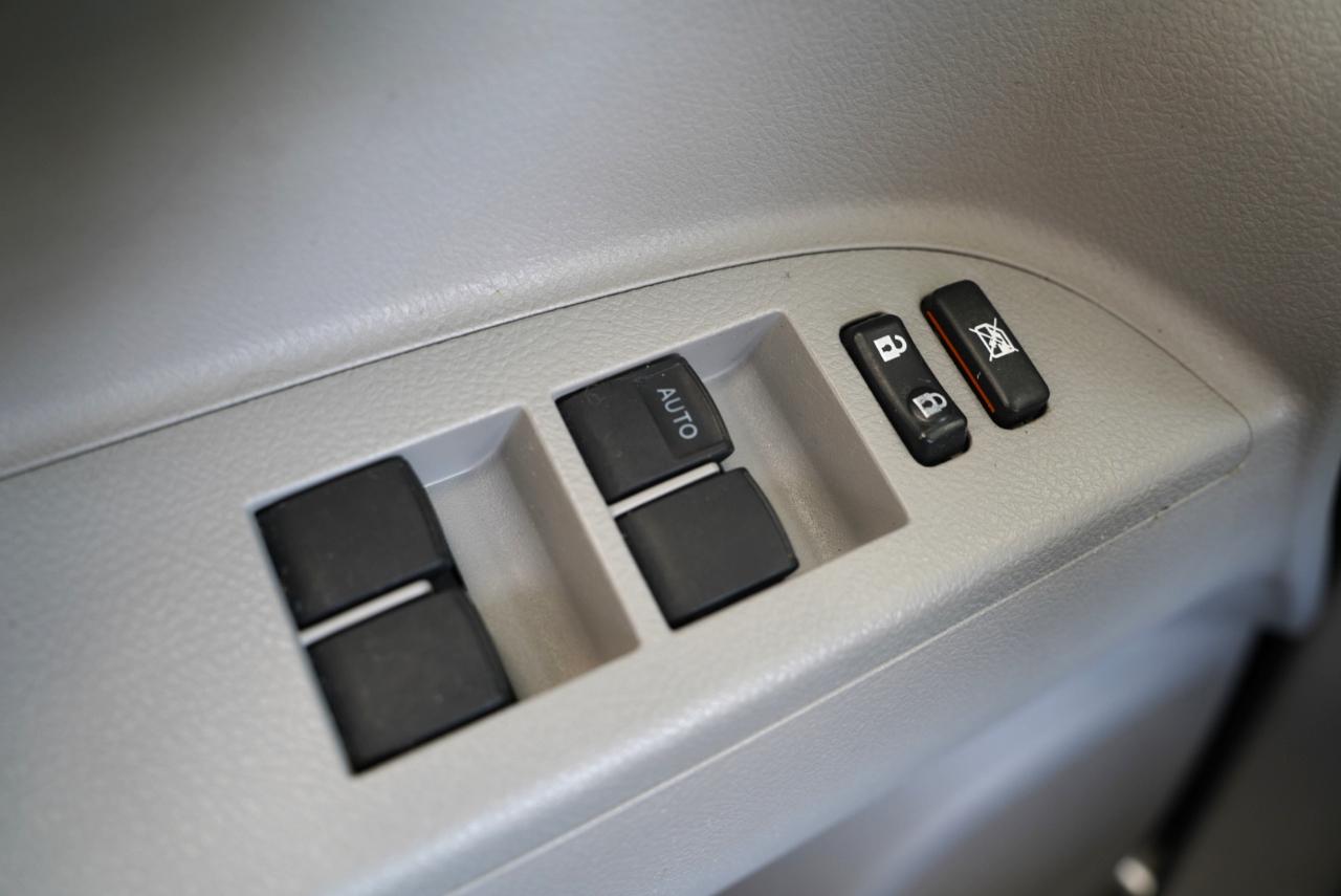 Toyota Highlander 4WD 4dr V6 (Natl) 2013