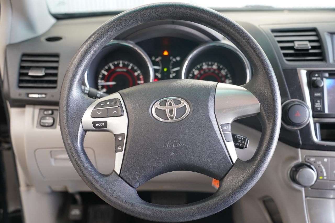 Toyota Highlander 4WD 4dr V6 (Natl) 2013