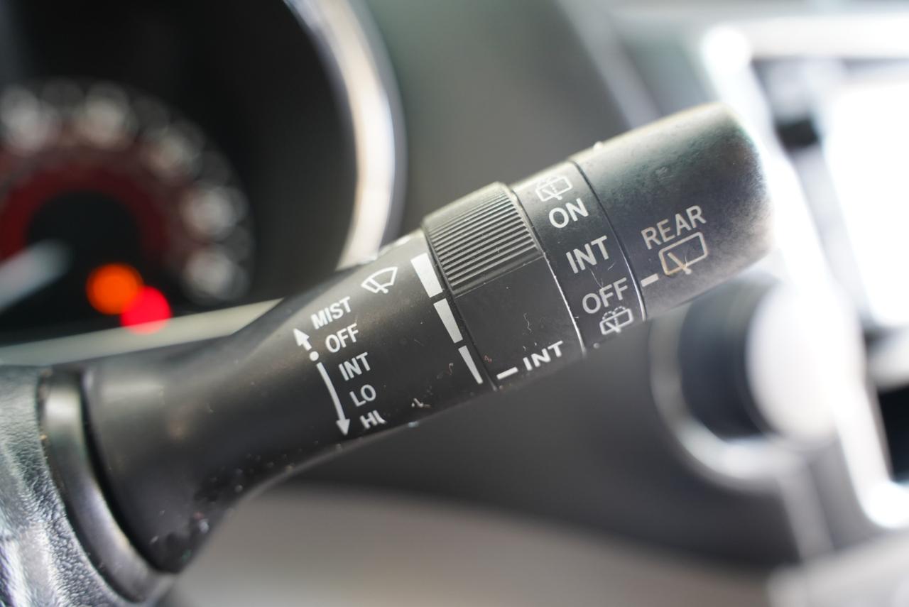 Toyota Highlander 4WD 4dr V6 (Natl) 2013