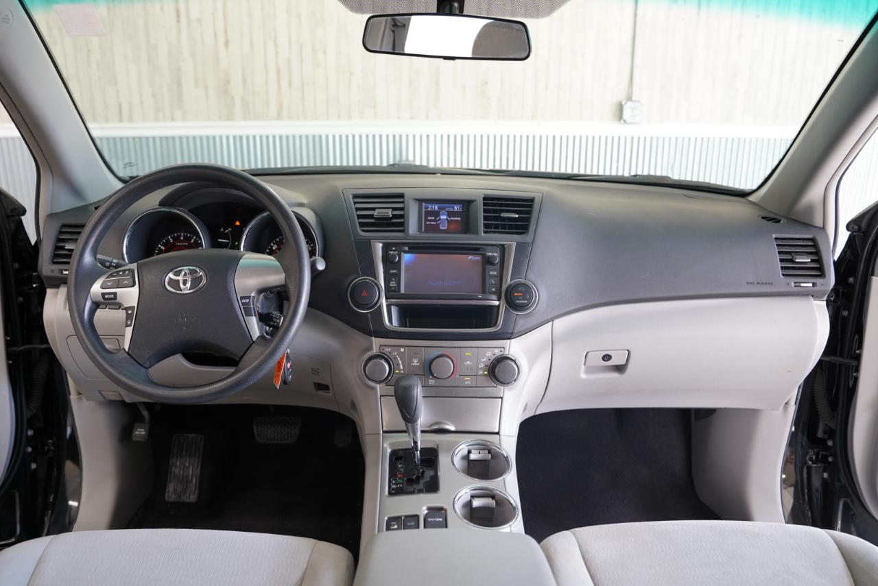 Toyota Highlander 4WD 4dr V6 (Natl) 2013