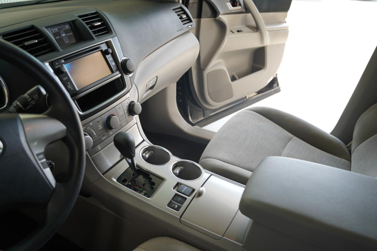 Toyota Highlander 4WD 4dr V6 (Natl) 2013