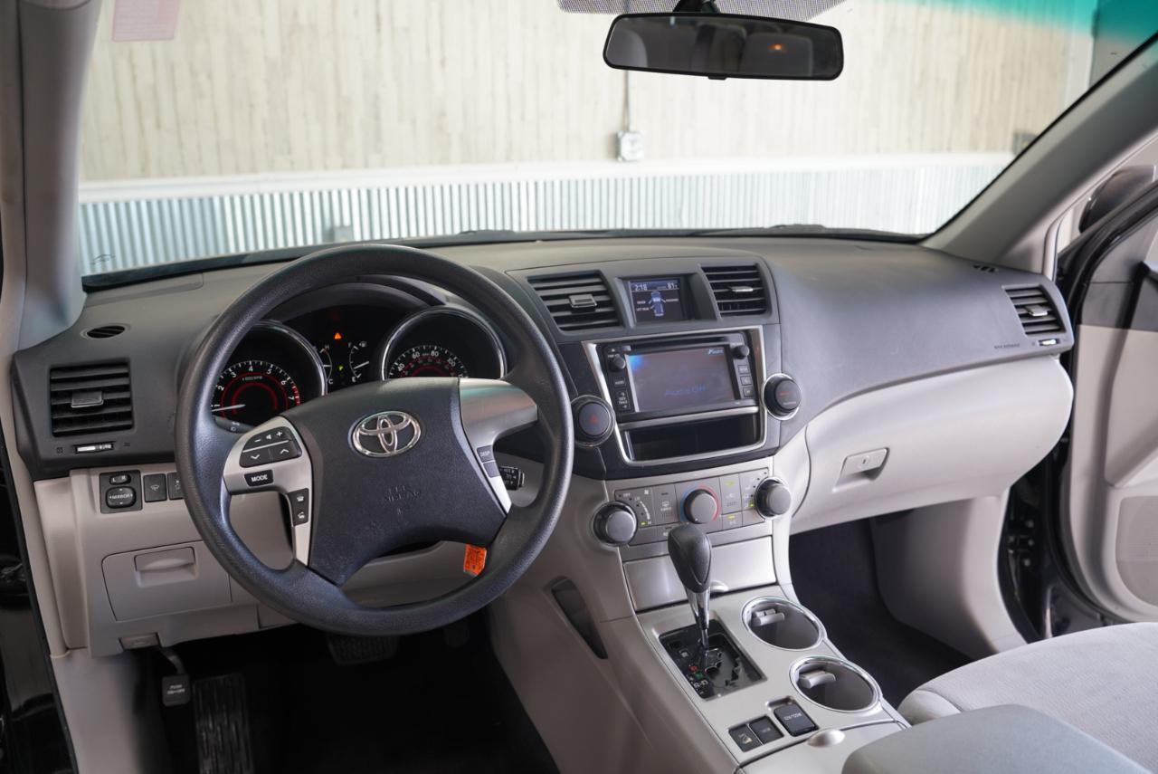 Toyota Highlander 4WD 4dr V6 (Natl) 2013