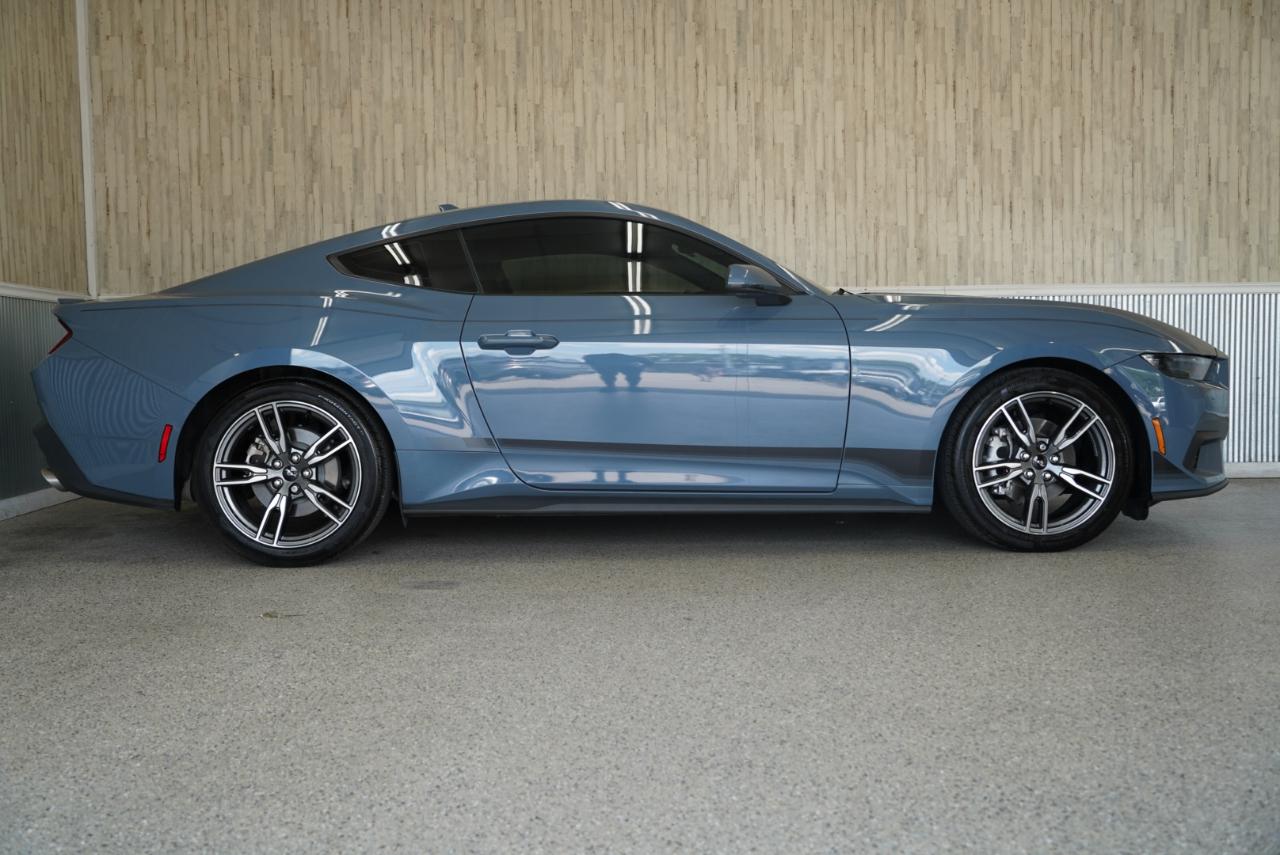 Ford Mustang EcoBoost Fastback 2025