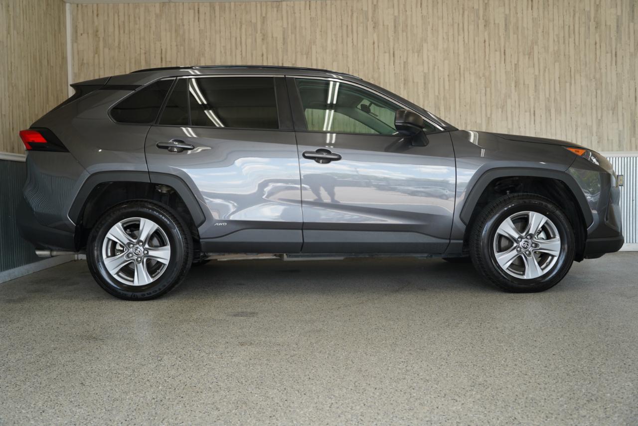 Toyota RAV4 Hybrid LE AWD (Natl) 2022