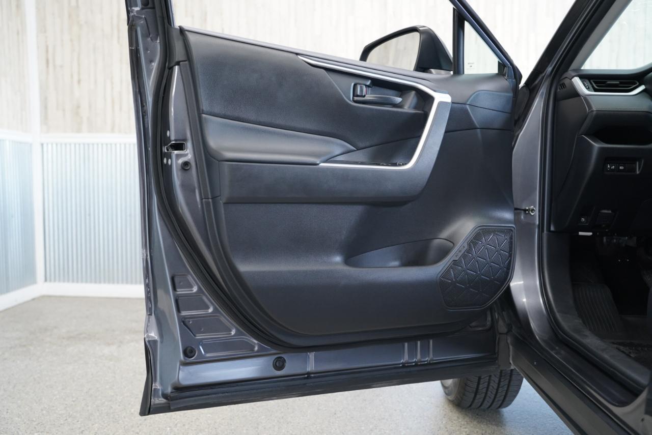 Toyota RAV4 Hybrid LE AWD (Natl) 2022