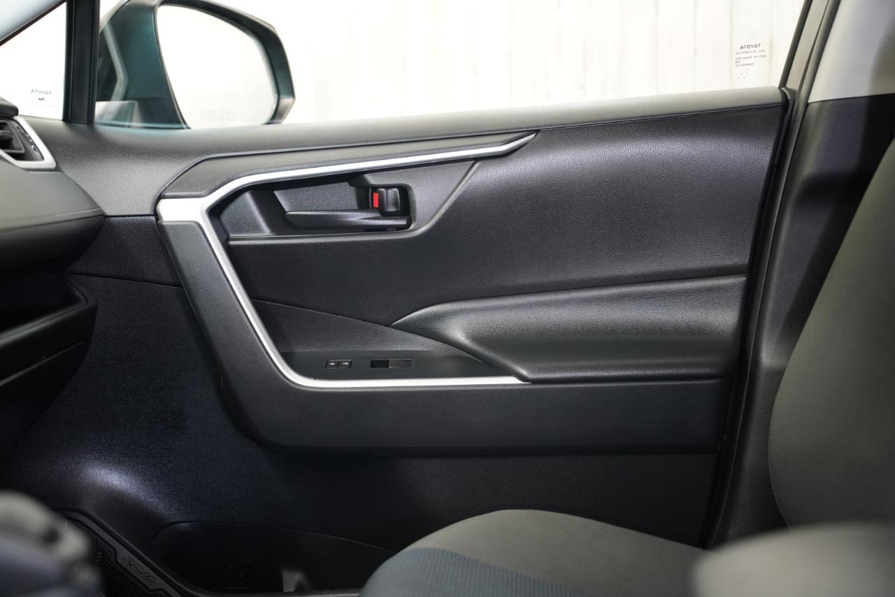 Toyota RAV4 Hybrid LE AWD (Natl) 2022