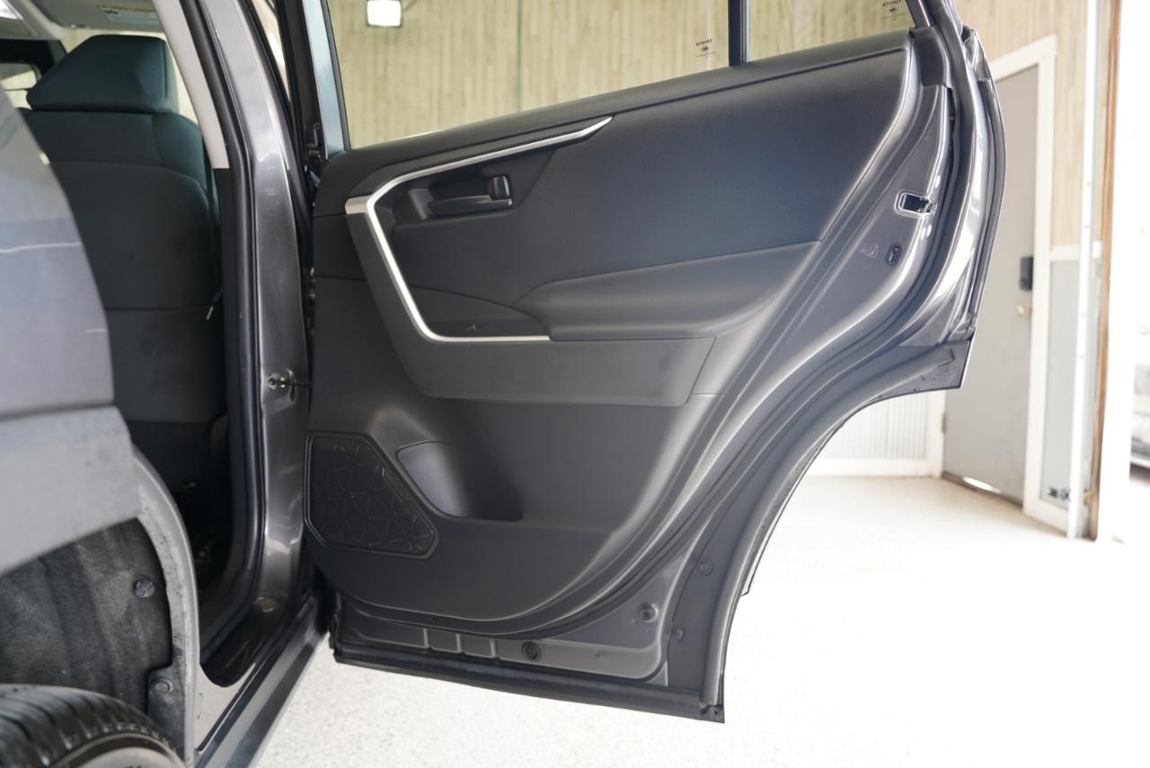 Toyota RAV4 Hybrid LE AWD (Natl) 2022