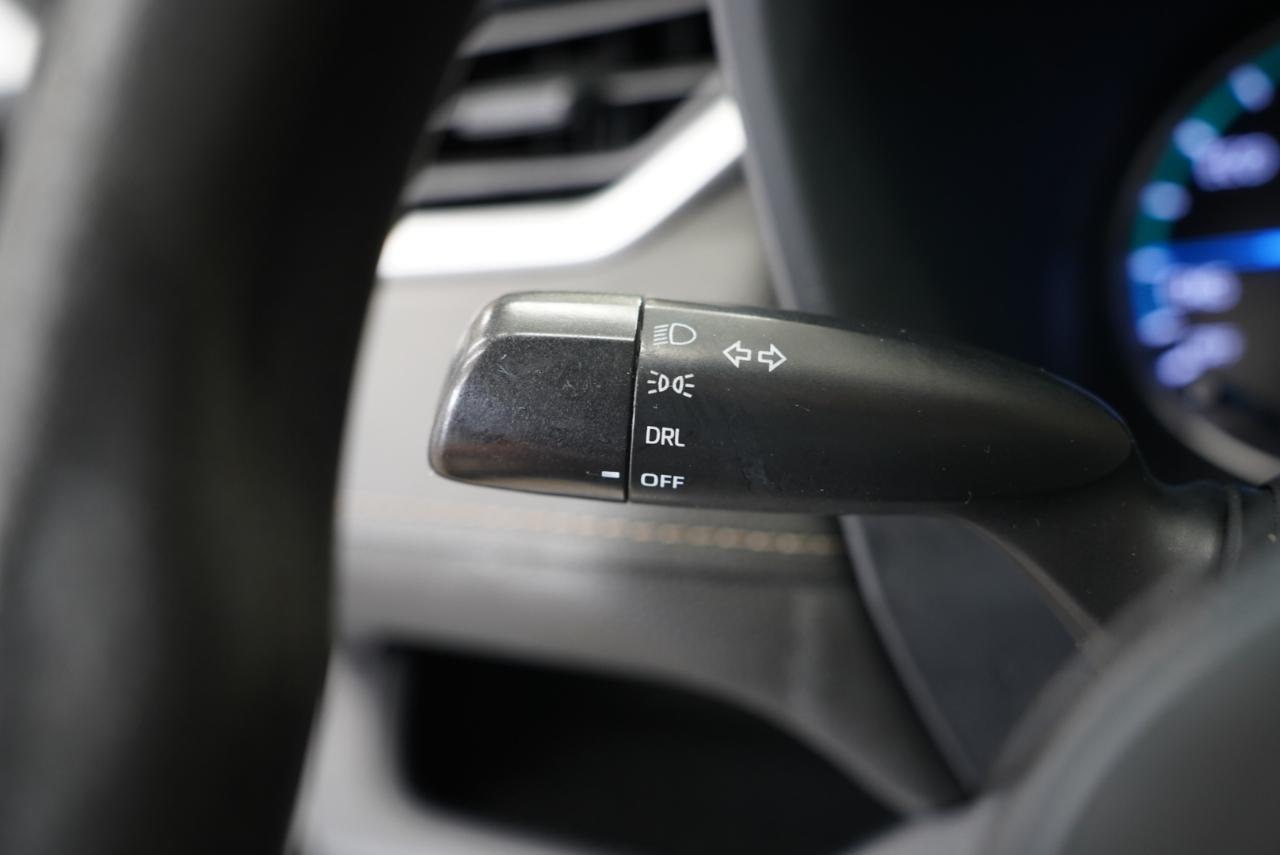 Toyota RAV4 Hybrid LE AWD (Natl) 2021