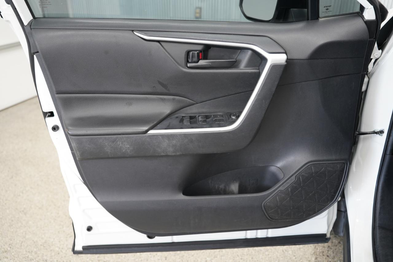 Toyota RAV4 Hybrid LE AWD (Natl) 2021