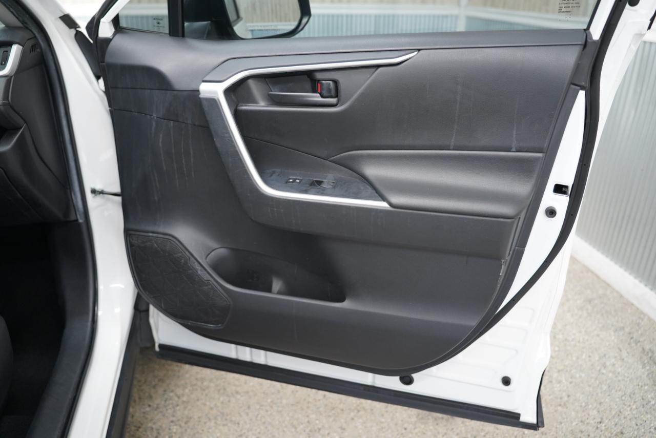 Toyota RAV4 Hybrid LE AWD (Natl) 2021