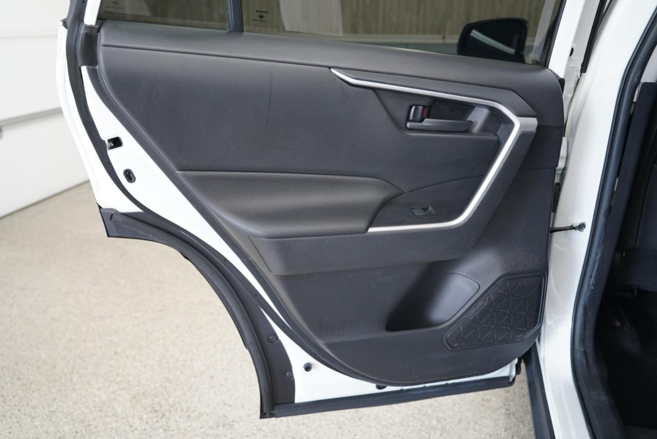 Toyota RAV4 Hybrid LE AWD (Natl) 2021