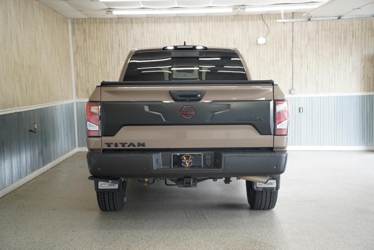 Nissan Titan 4x4 Crew Cab PRO-4X 2023