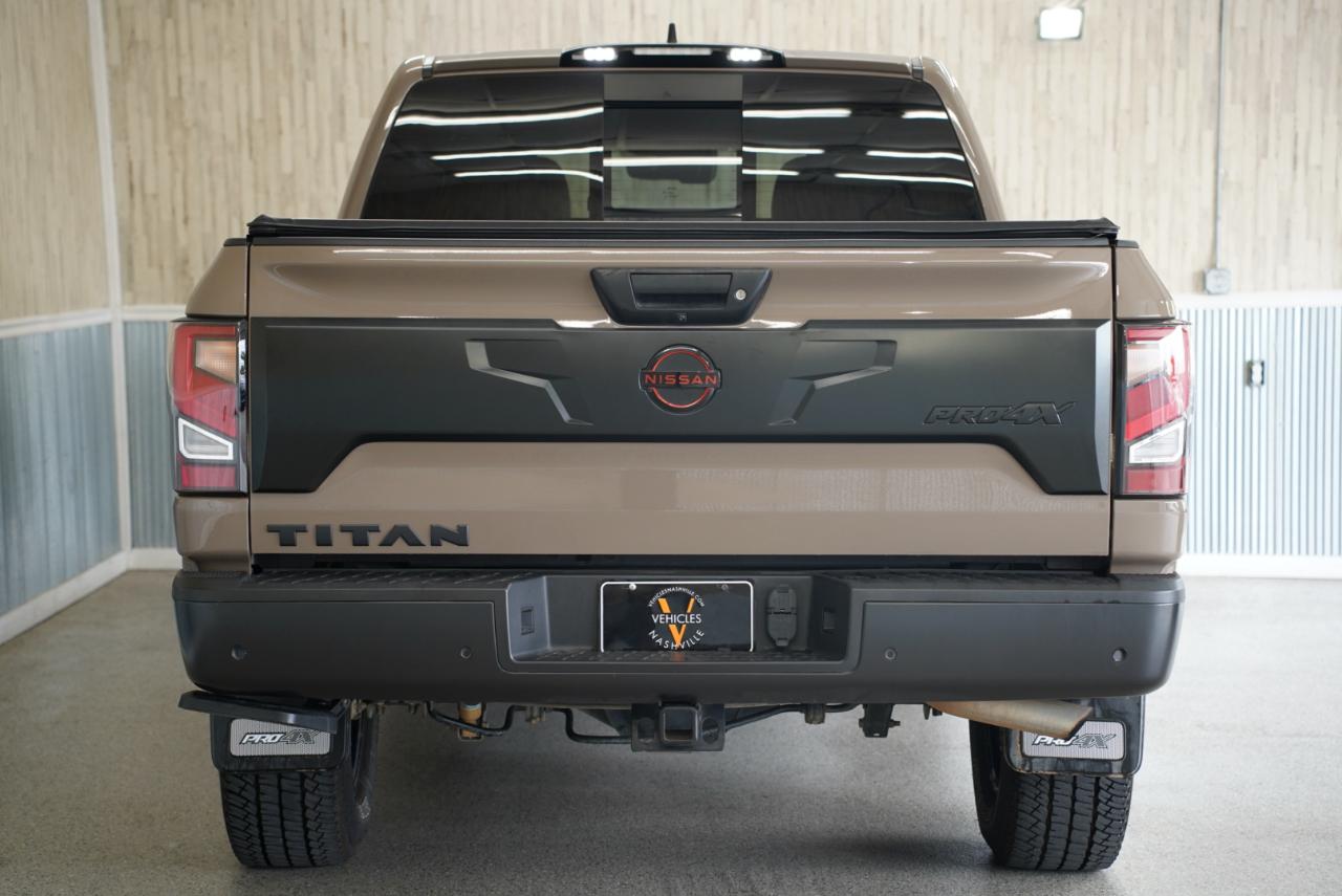 Nissan Titan 4x4 Crew Cab PRO-4X 2023